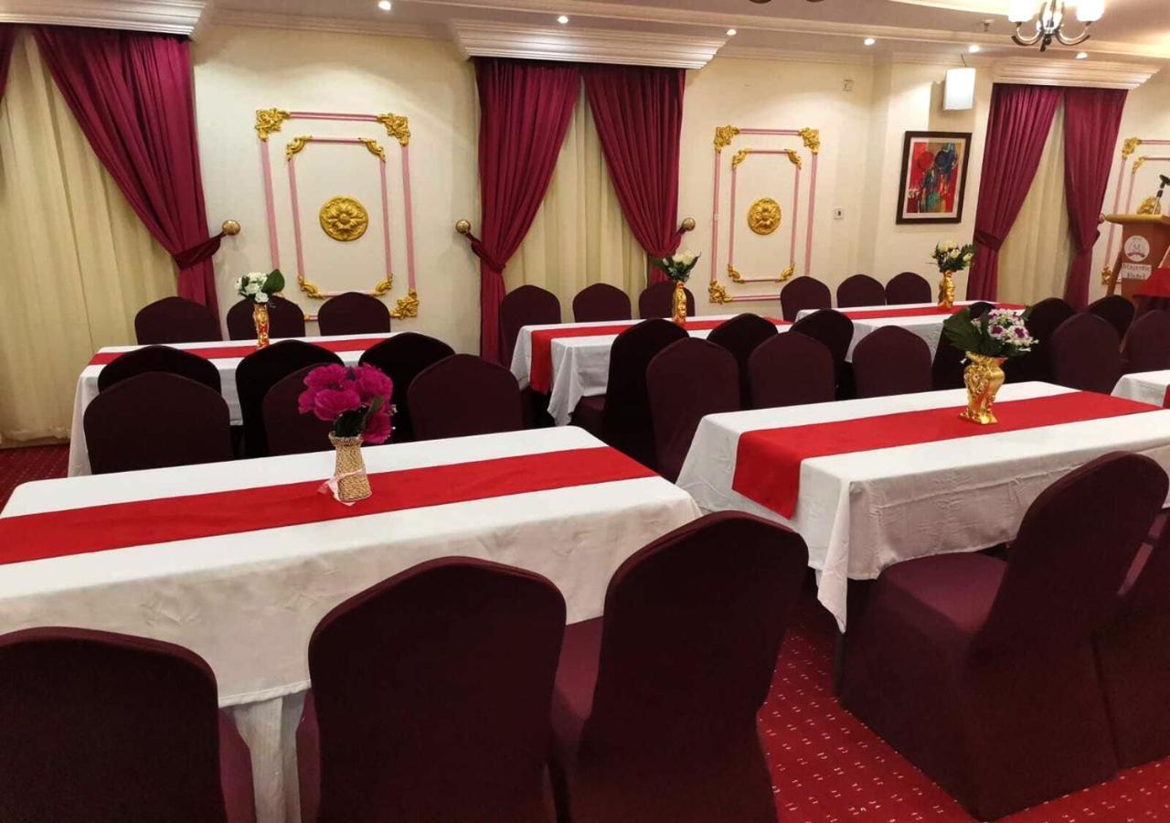 Majestic Hotel Doha Bagian luar foto