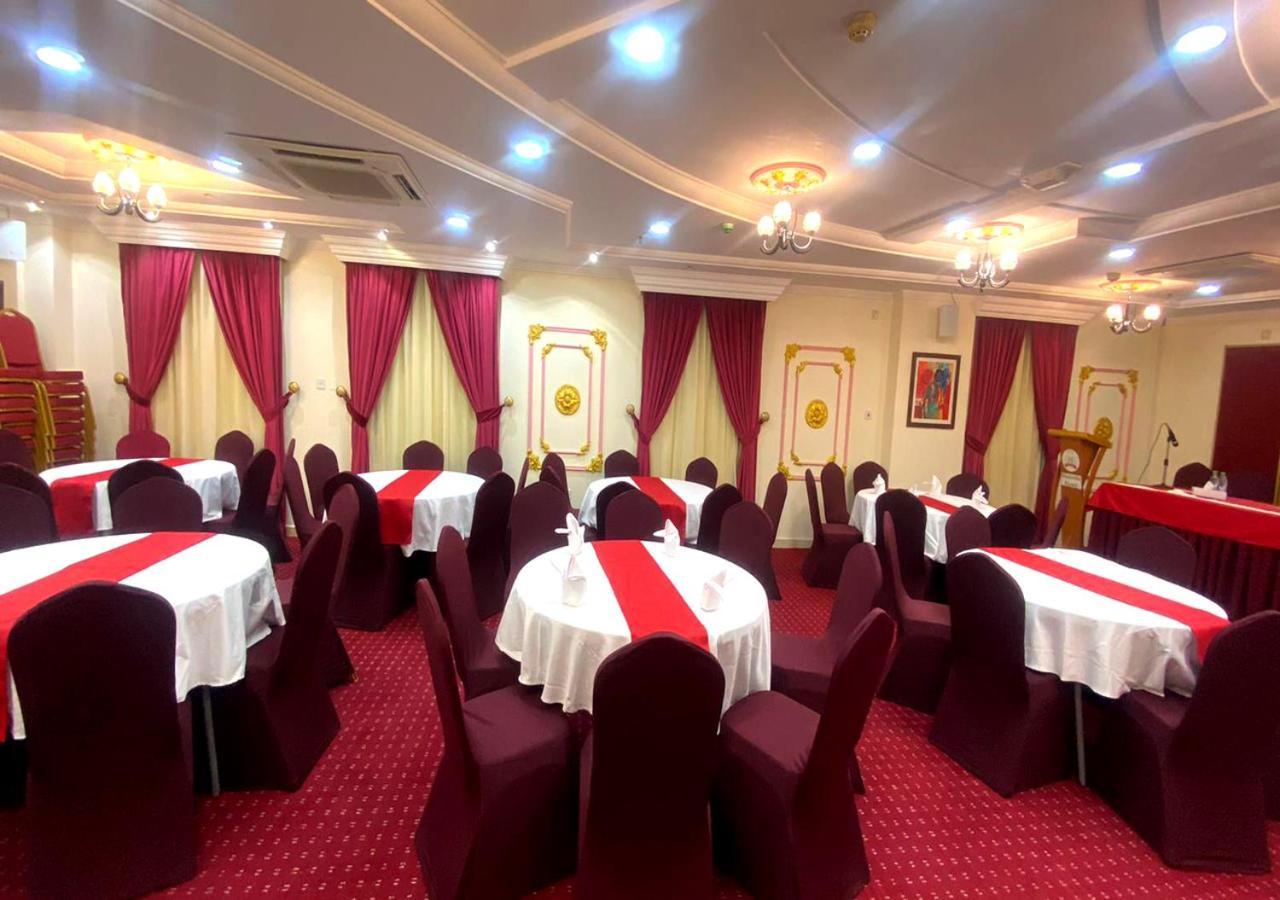 Majestic Hotel Doha Bagian luar foto