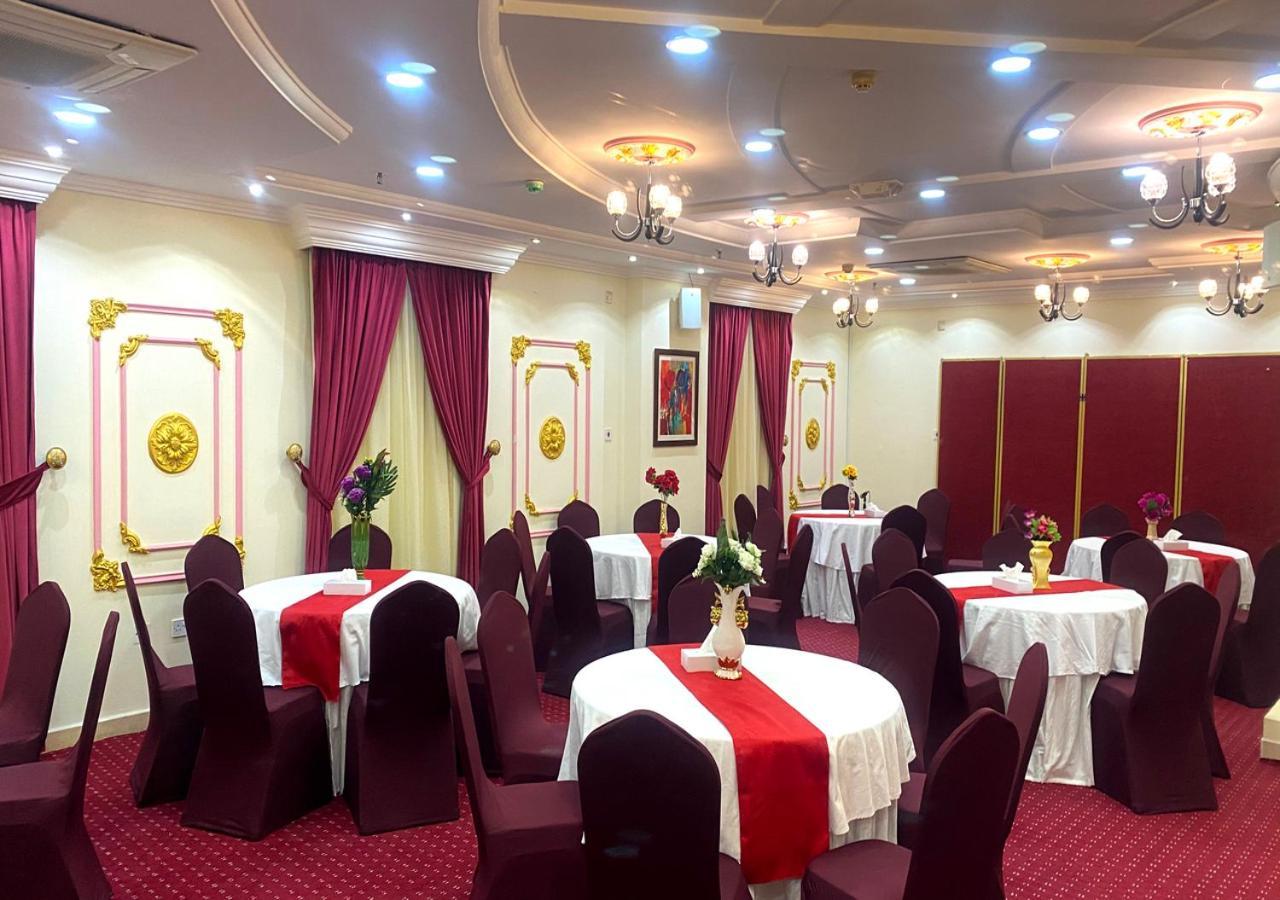 Majestic Hotel Doha Bagian luar foto